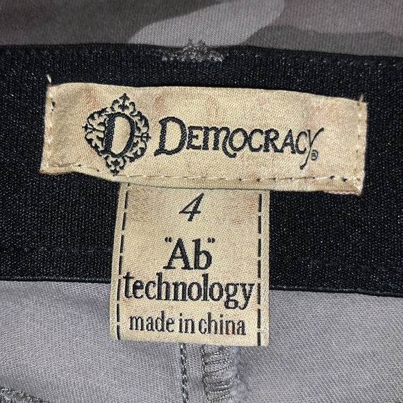 Democracy Jeans - Picture 3 of 7